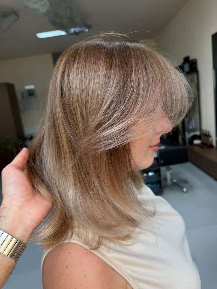 Breton tip cortină pe blond cald